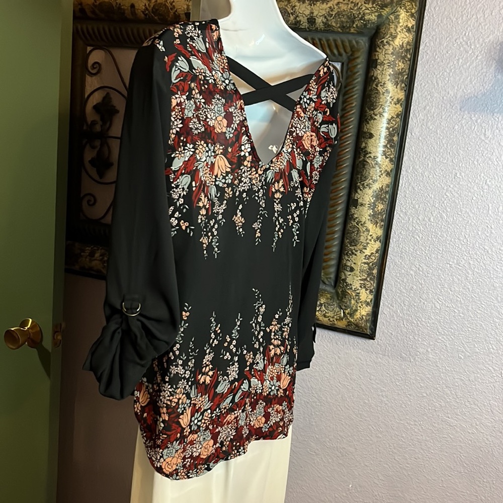 Adorable Maurices Pullover Black Floral Long Sleeve/V-Neck Top Sz M - Picture 7 of 10